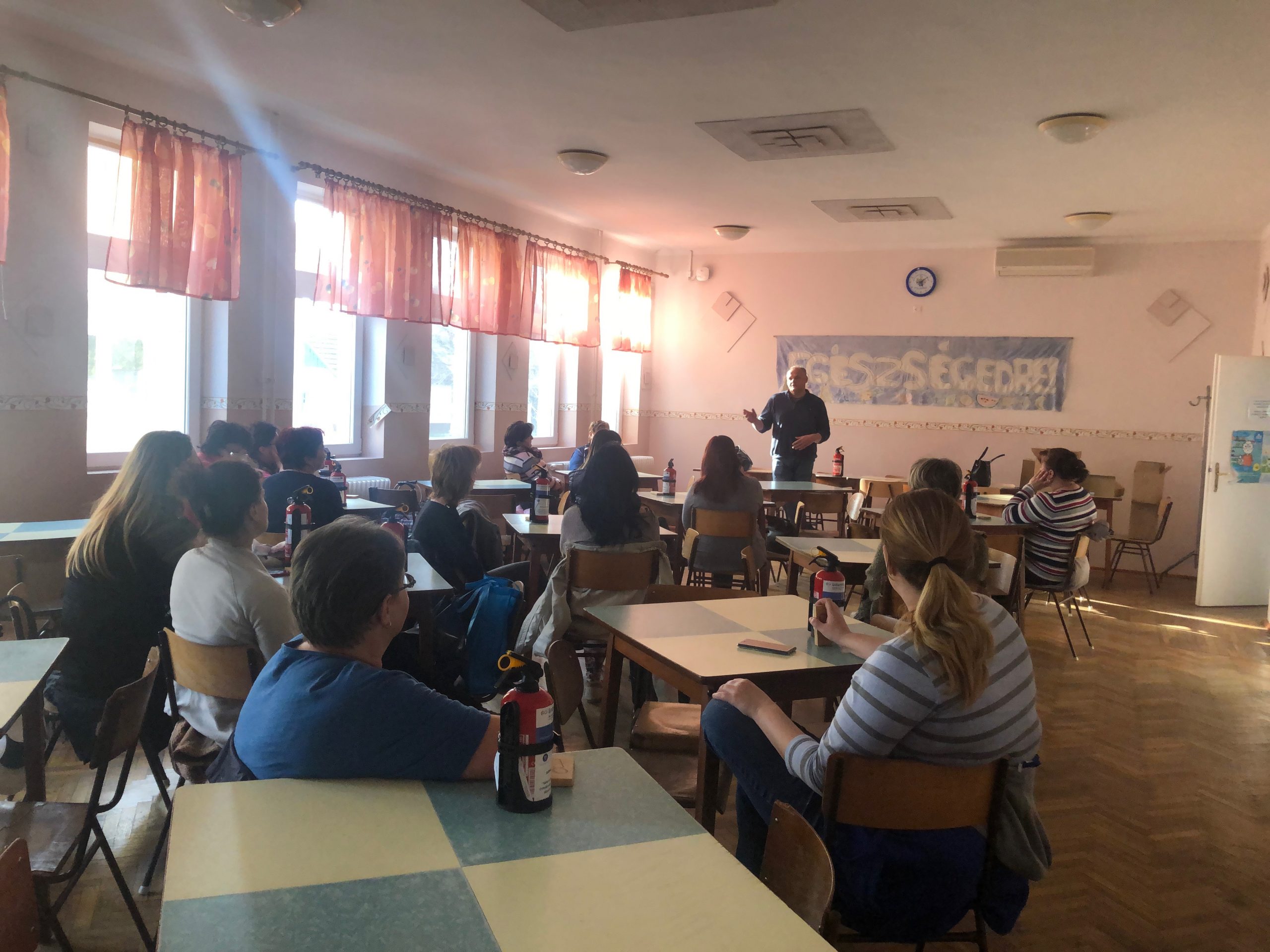 A szülők öntudatát felszólító kampány Foldeak